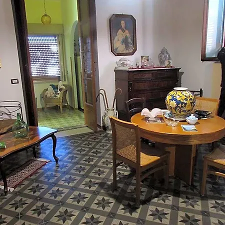 Antico Palazzo فندق مبيت وإفطار جيارديني ناكسوس